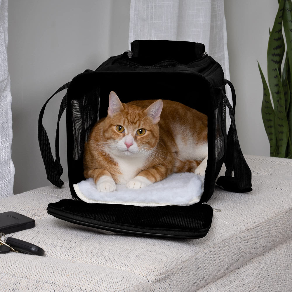 Sherpa Original Deluxe Medium ventilation mesh ensures airflow for pet comfort
