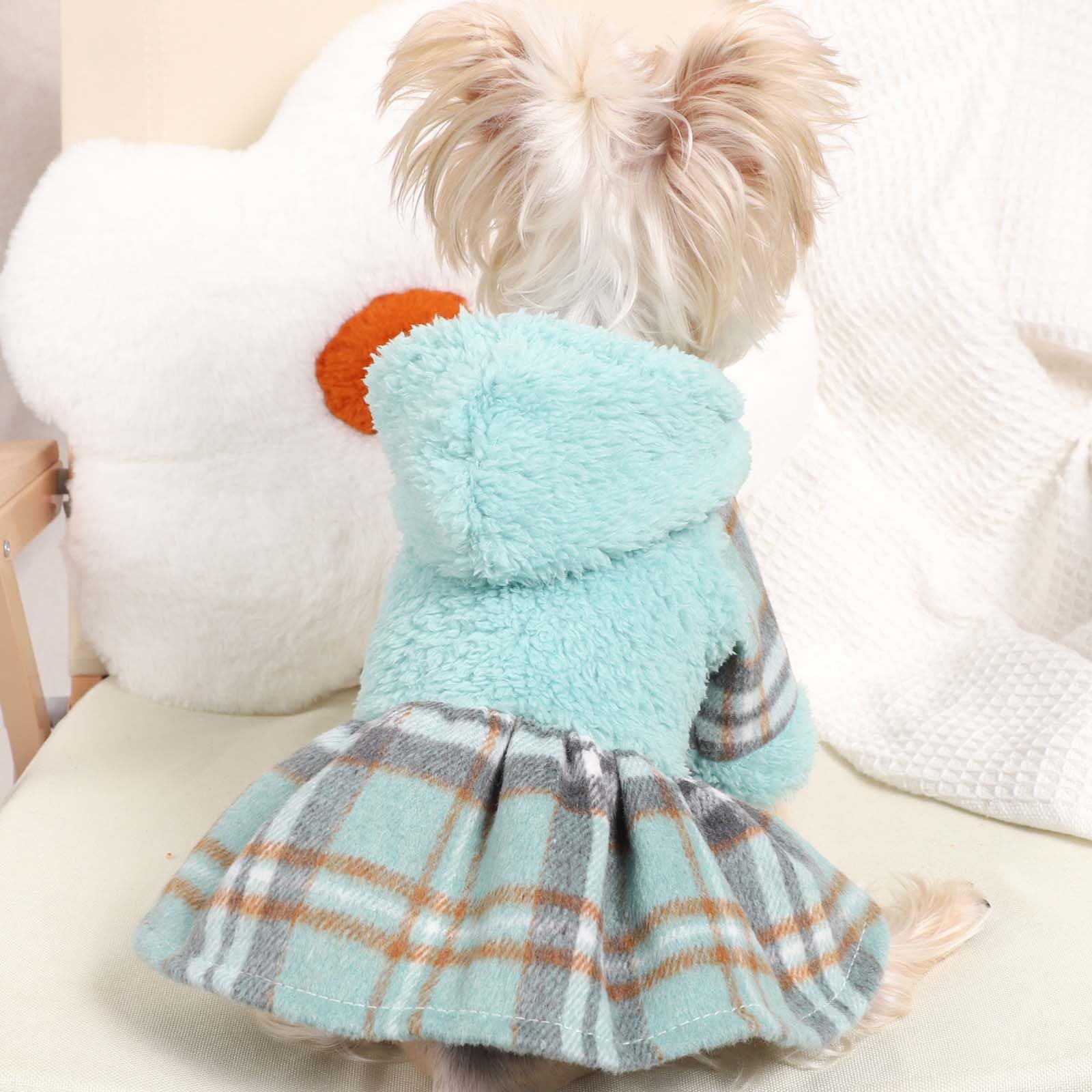 Shifenmei dog winter coat with hood provides extra warmth during outdoor strolls