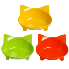 Skrtuan cat bowls with non-slip pads prevent spills and floor scratches during feeding.