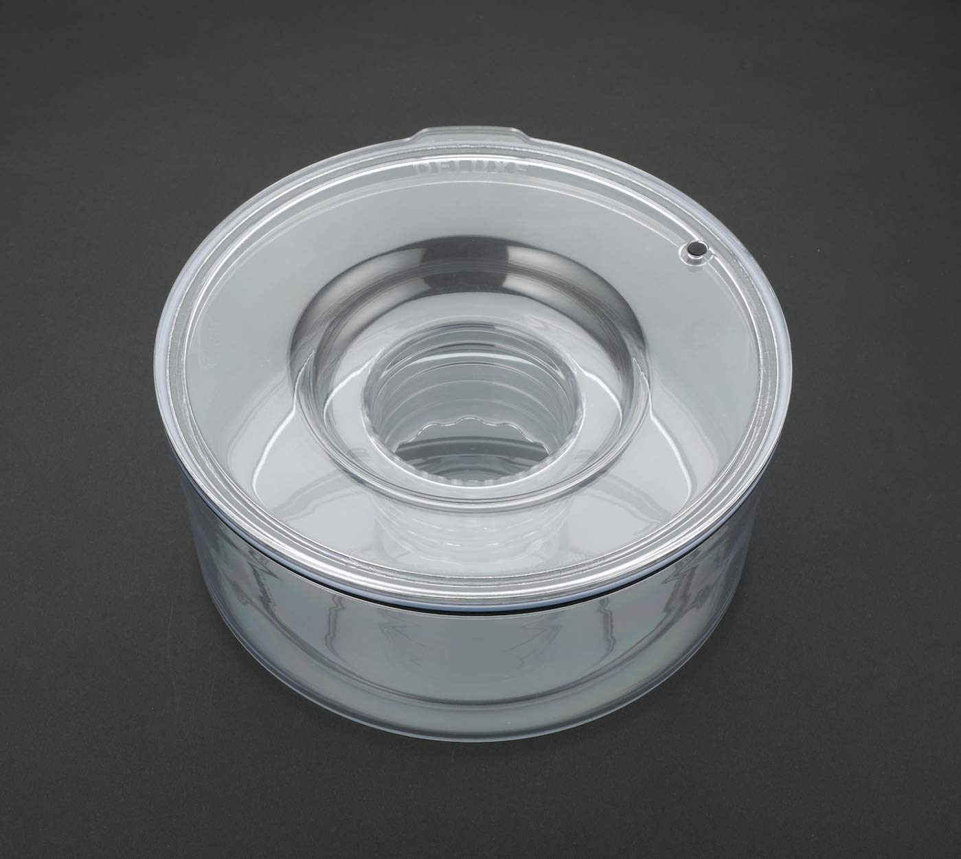Slopper Stopper 9.84-inch diameter bowl supports large-breed hydration needs.