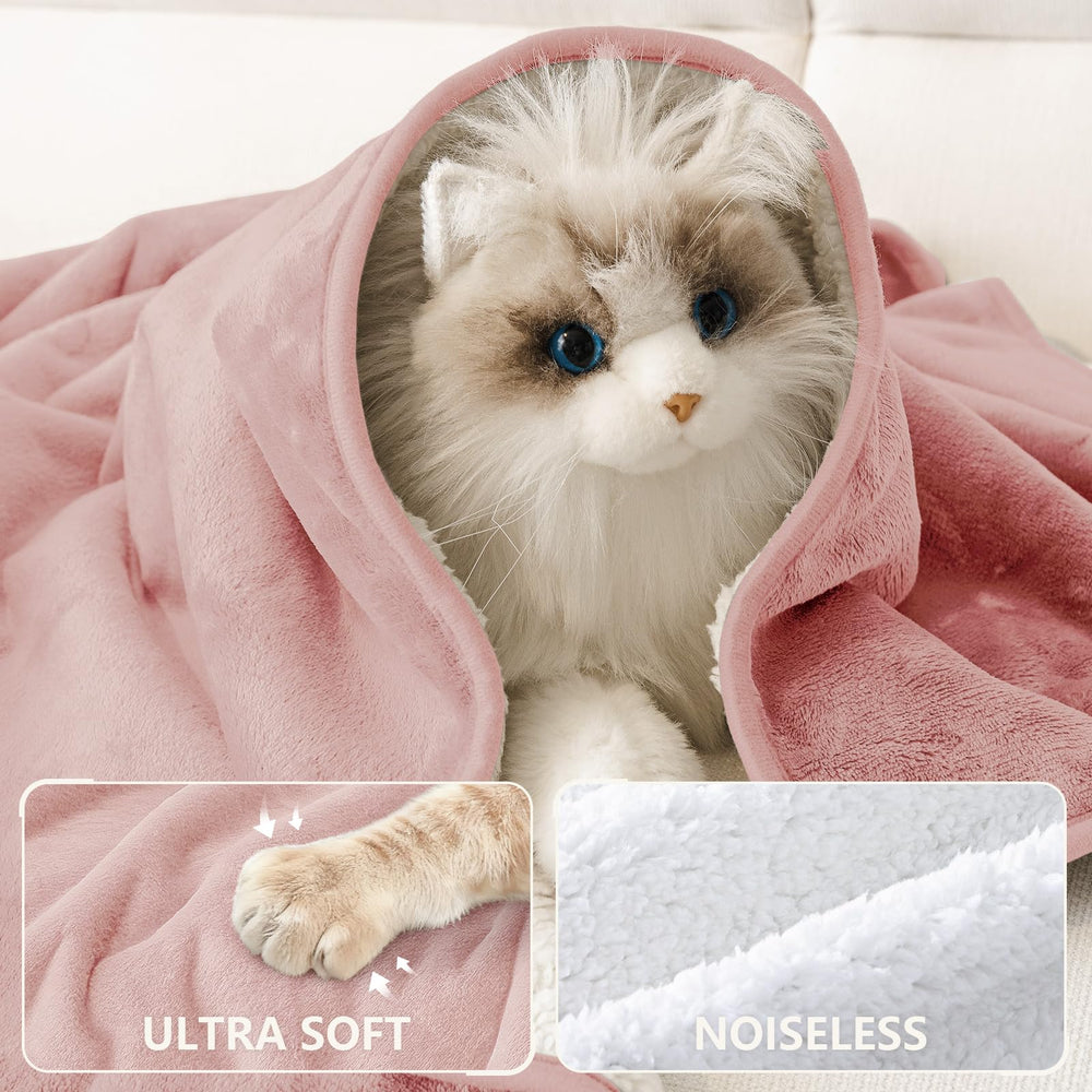 Smiry durable dog blanket with scratch-resistant fabric stands up to daily use.