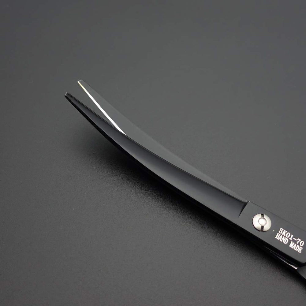 Smithking left-right-handle-design shows versatility for both-handed grooming