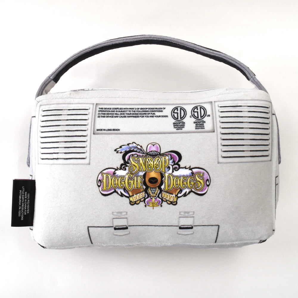Snoop Doggie Doggs Boom Box, detalle de sonido, interacción lúdica segura.