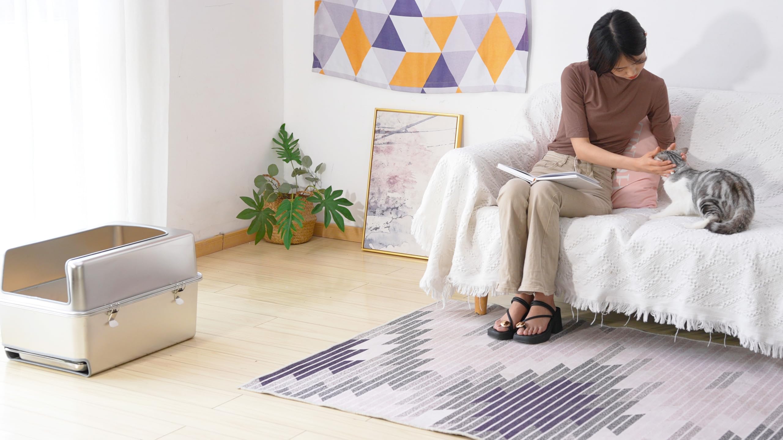 Sorstrem roomy design supports comfortable cat litter experience.