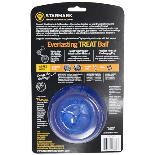 Starmark Everlasting Treat Ball Medium close-up of dental ridges promotes dental-friendly play.