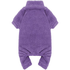 Pijama Stpiatue de peluche con cuello alto para calor suave.