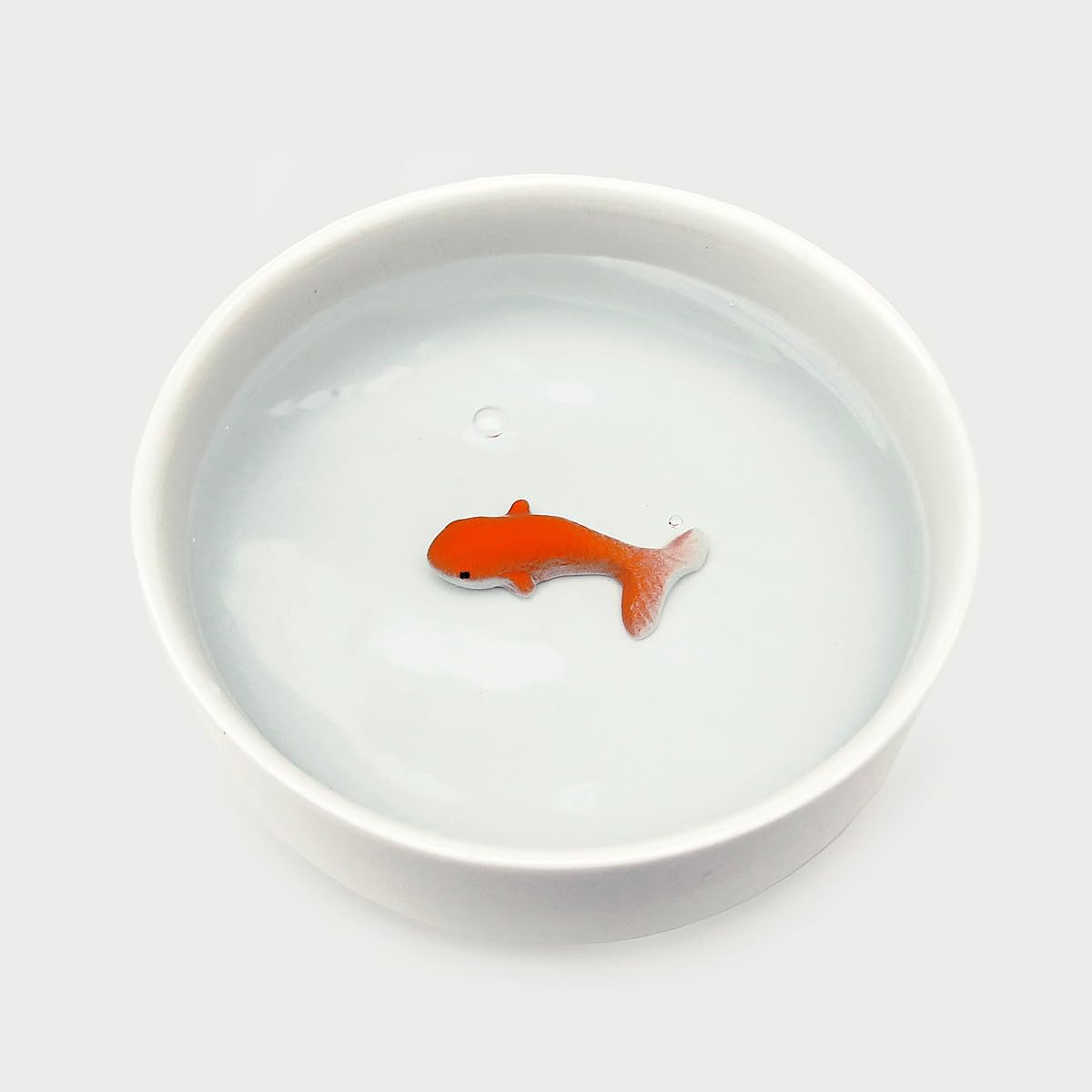 Suck UK ceramic cat water bowl features a durable, easy-clean surface.