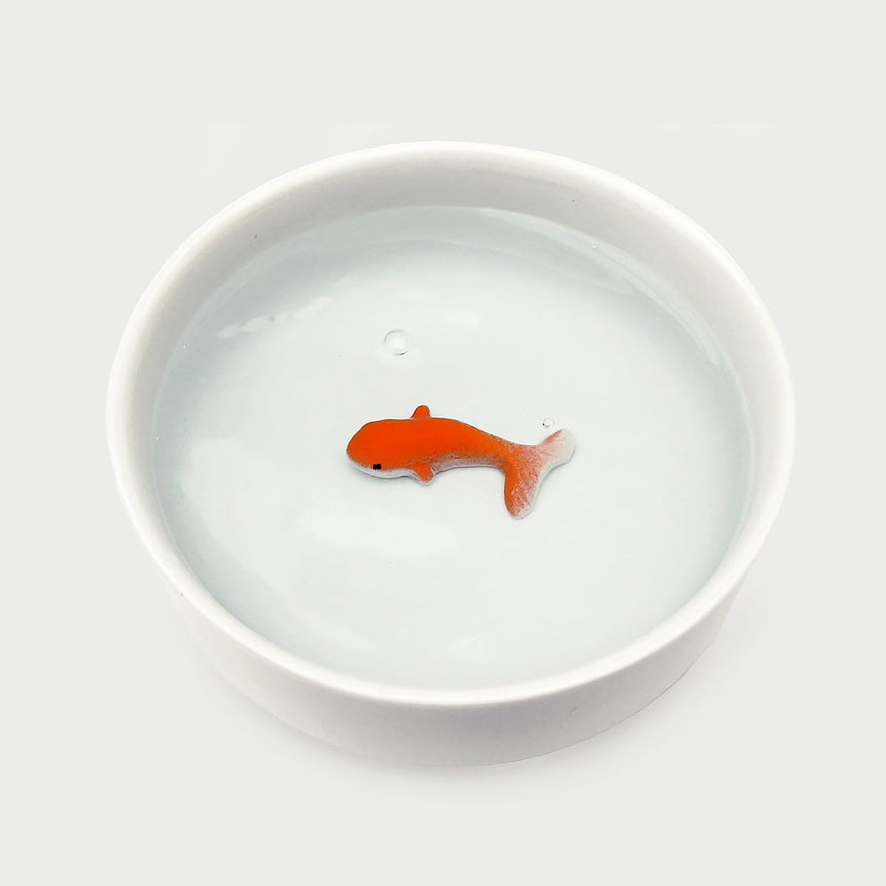 Suck UK ceramic cat water bowl features a durable, easy-clean surface.