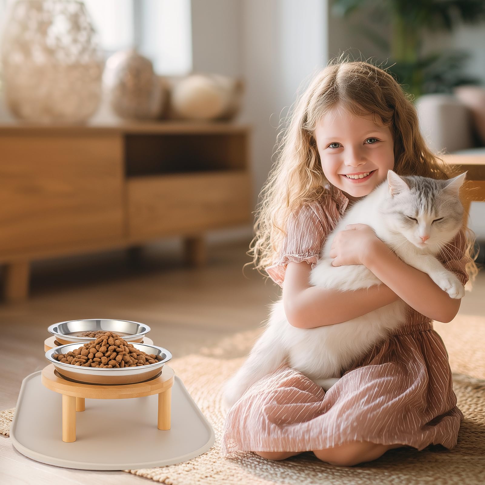 Summark silicone food mat catches spills, keeping floor and carpet tidy.