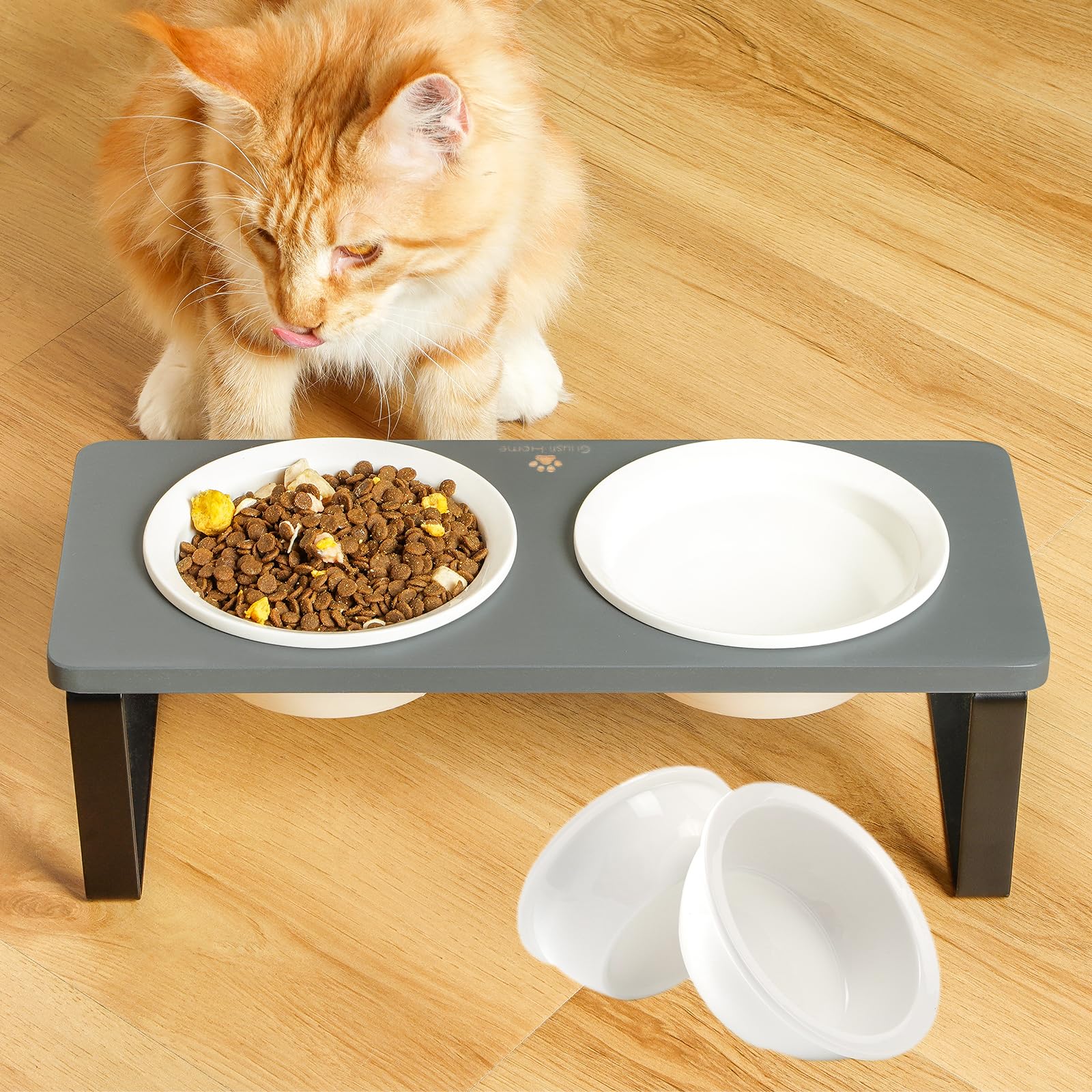 Sunhoo non-slip pads keep the feeding station steady.