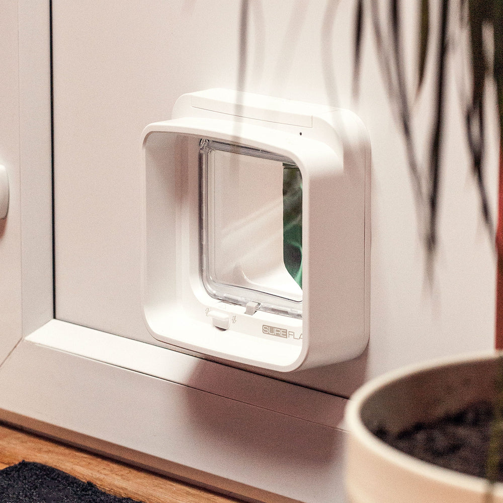 SureFlap cat door battery status emphasizes low-battery alert display.