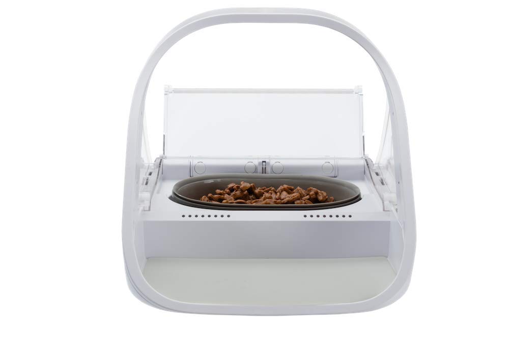 SureFlap lid seal demonstrates moisture retention for freshness
