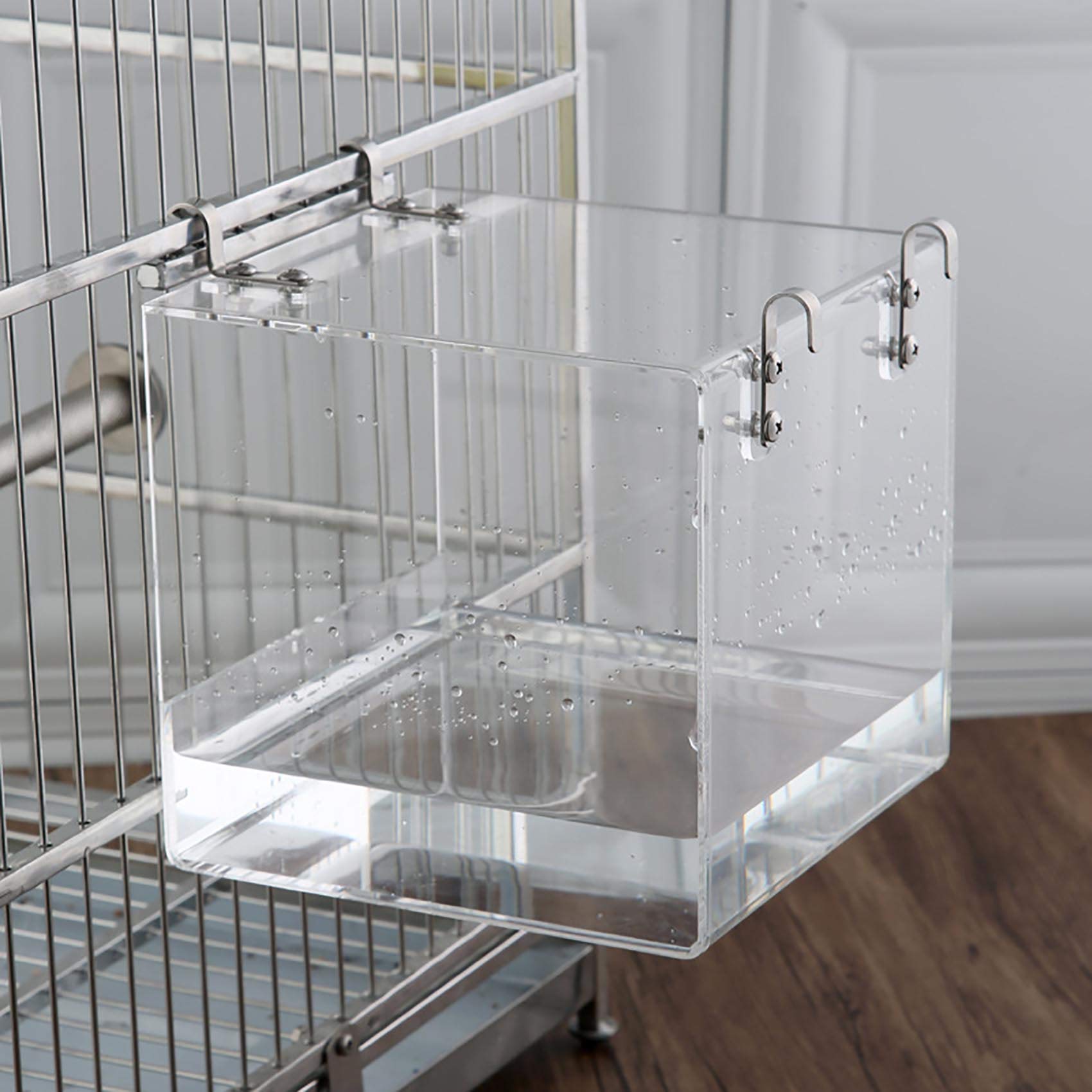 Suremita hanging bird bath cube-easy-install demonstrates quick setup with hooks.