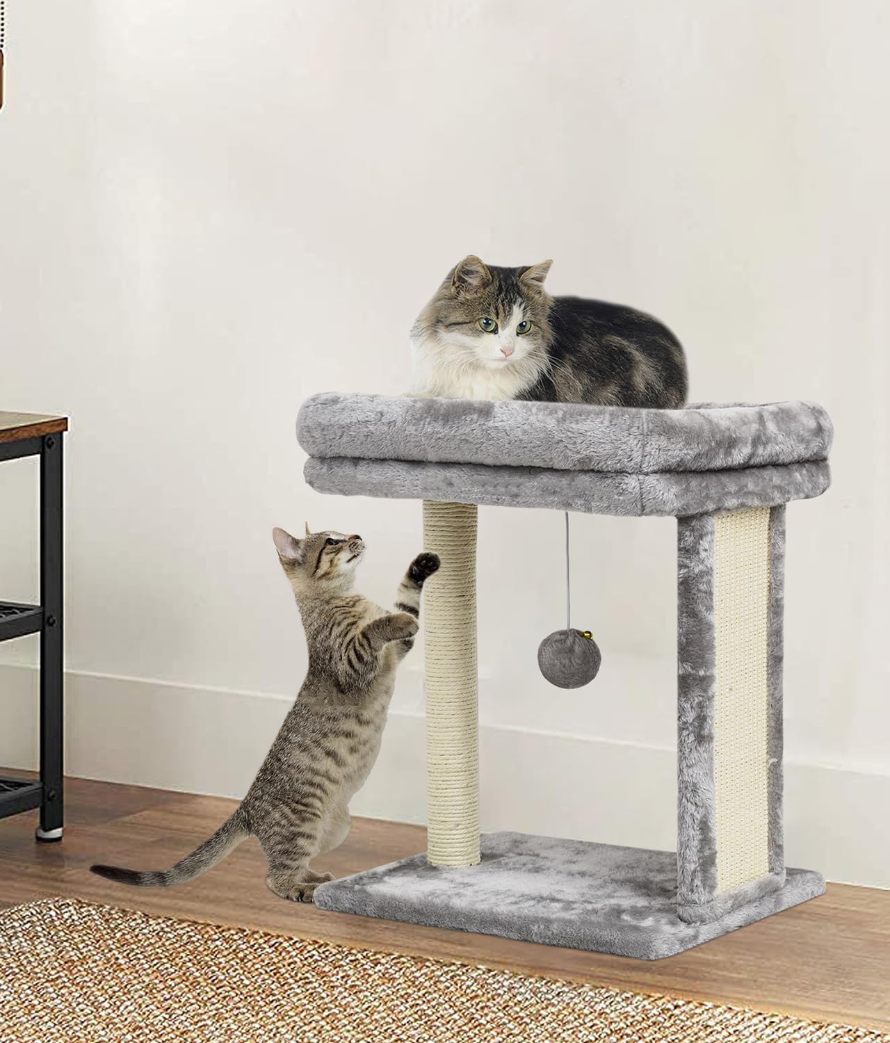 SYANDLVY cat tree in-use design supports lounging and playful scratching sessions.