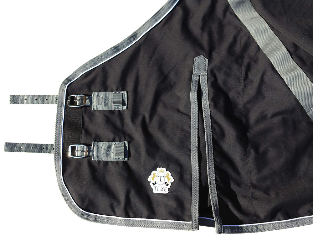 T TEKE Deluxe horse canvas sheet shoulder detail; smooth nylon lining minimizes rubs