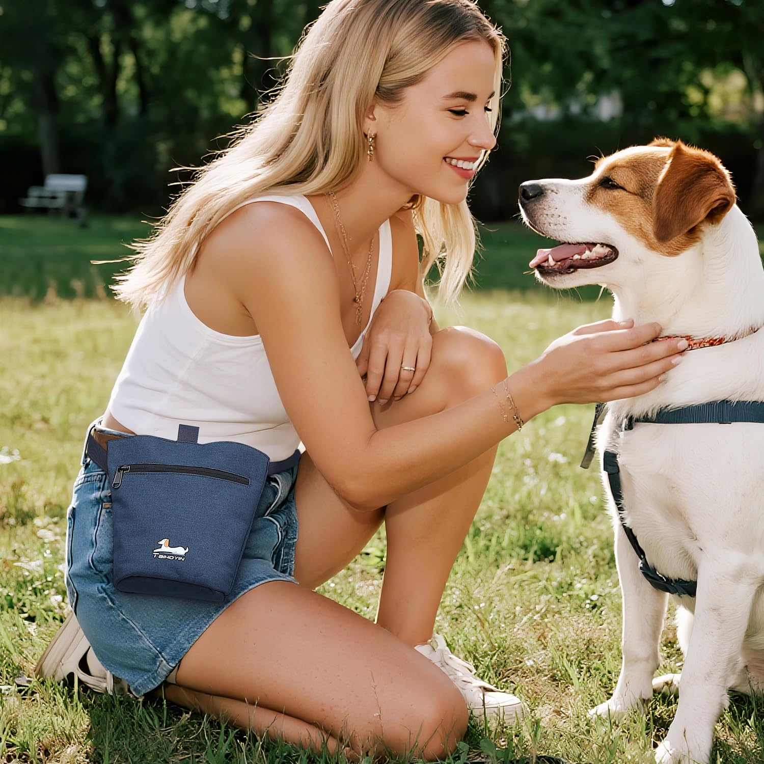 TAIHOYIN navy bag shown as versatile gift for dog lovers.