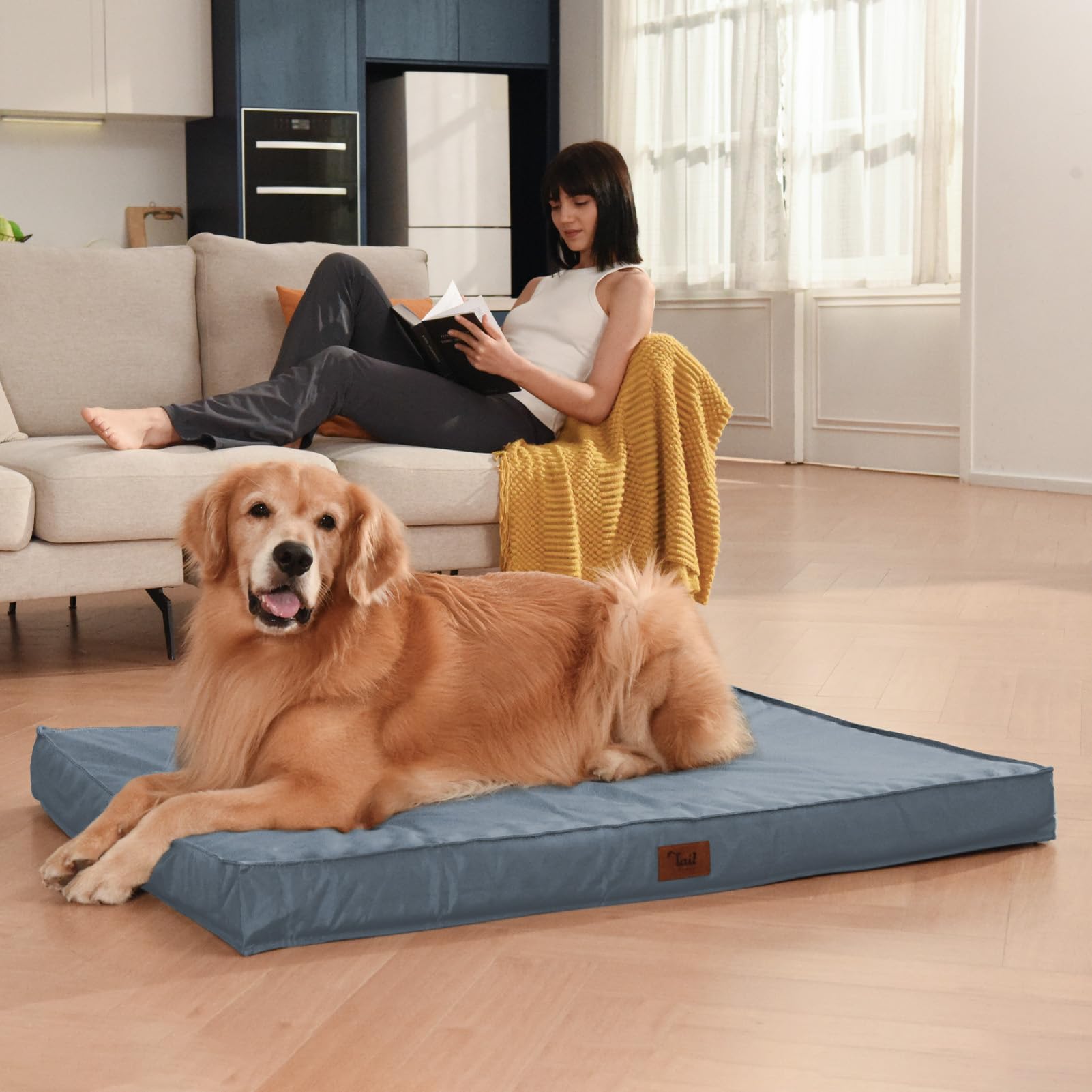 Tail Stories side handle for easy carry of the bed