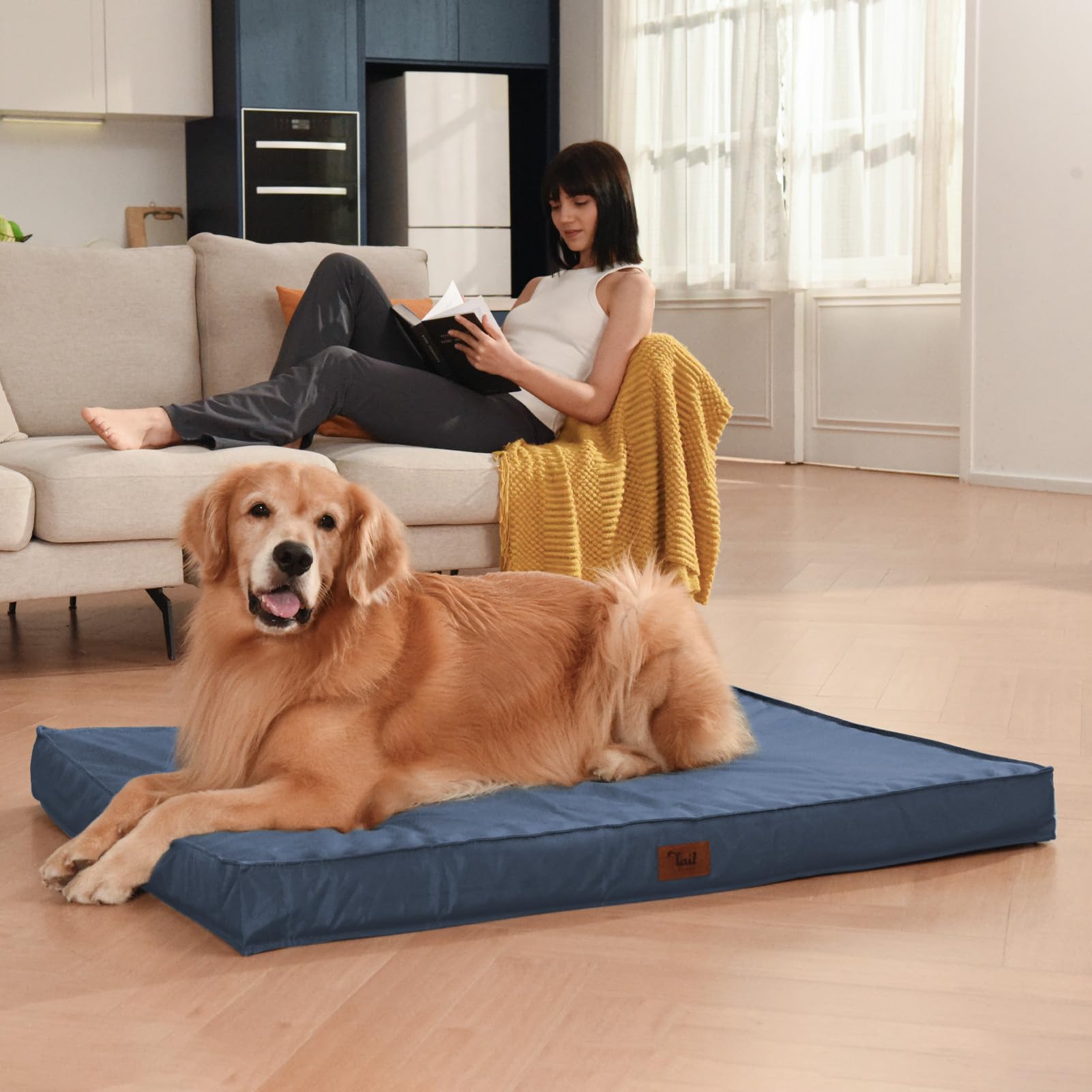 Tail Stories waterproof Oxford fabric guards against spills during travel