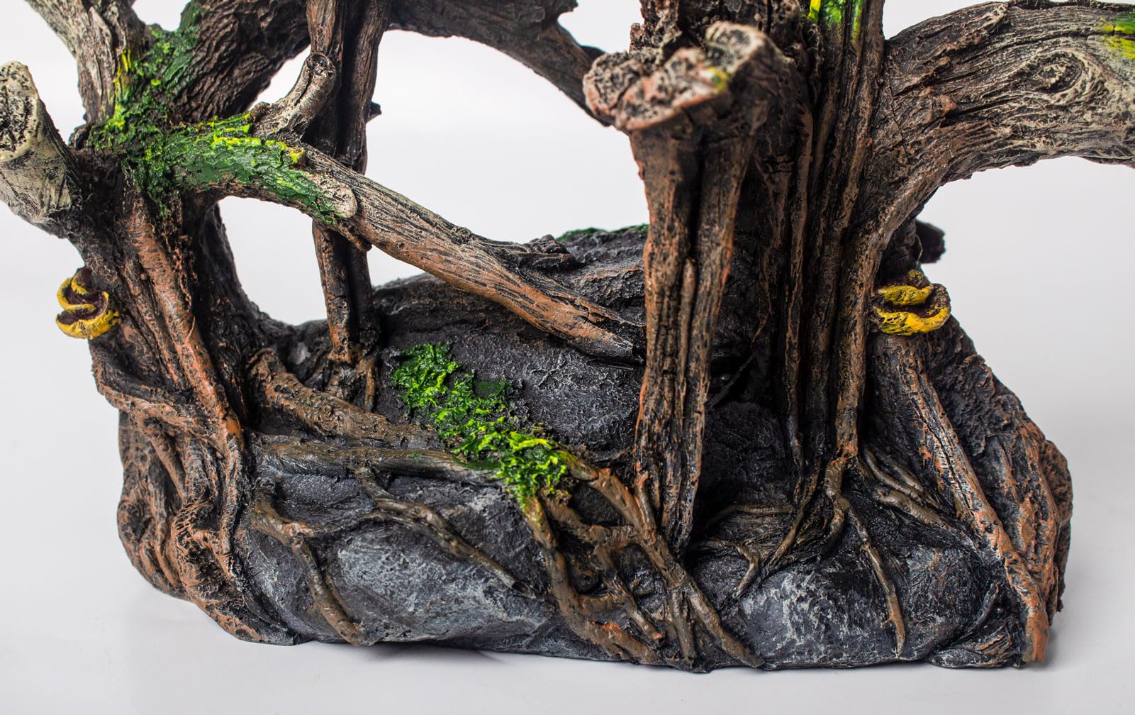TAOMYPETS resin tree trunk adds natural color and hiding spots to aquariums.