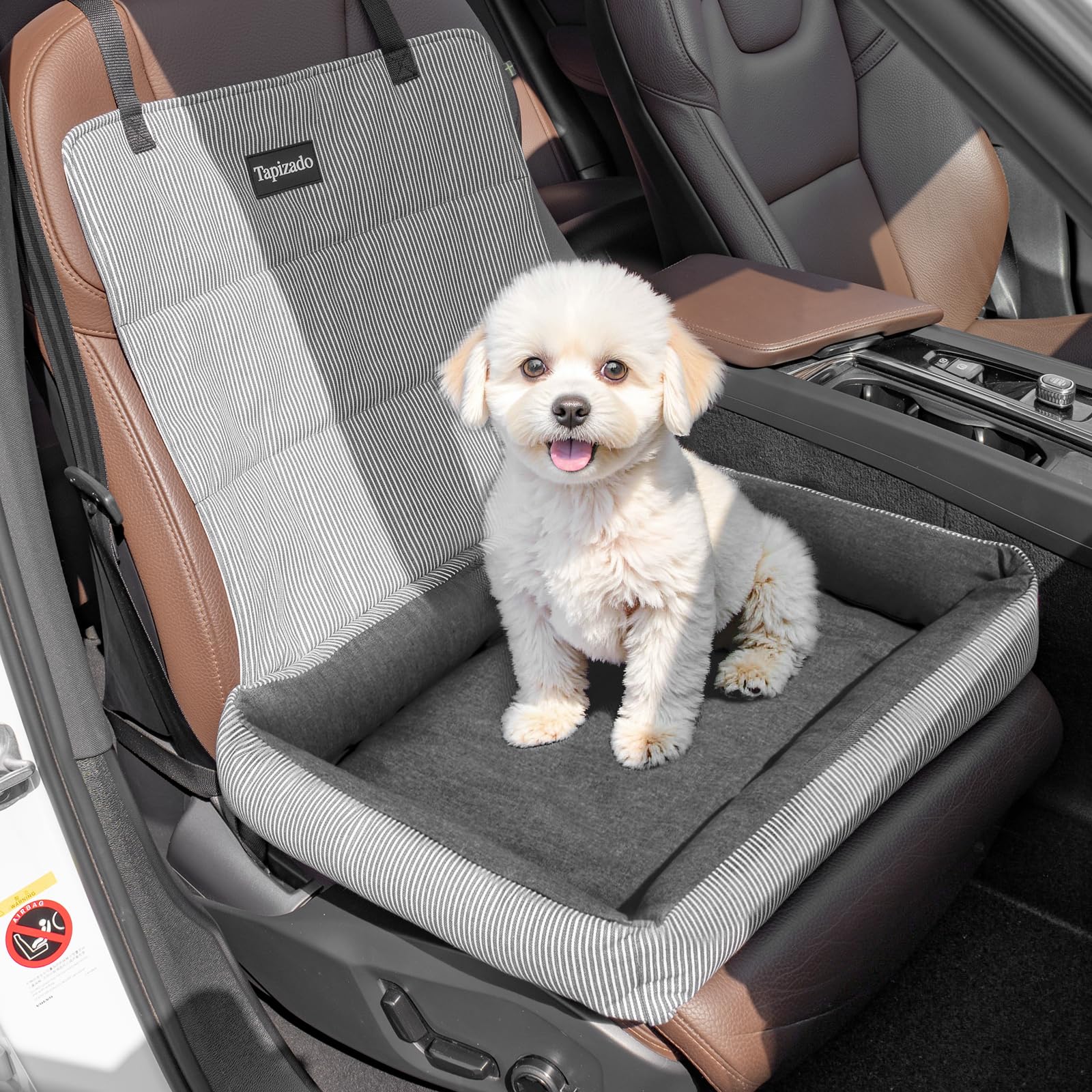 Tapizado dog car seat close-up shows a soft cushion for cozy travel sleep.