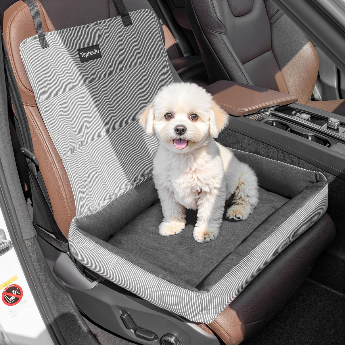Tapizado dog car seat close-up shows a soft cushion for cozy travel sleep.
