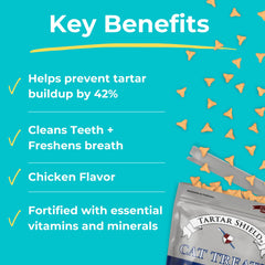 Gato disfrutando snack crujiente Tartar Shield para salud bucal diaria.