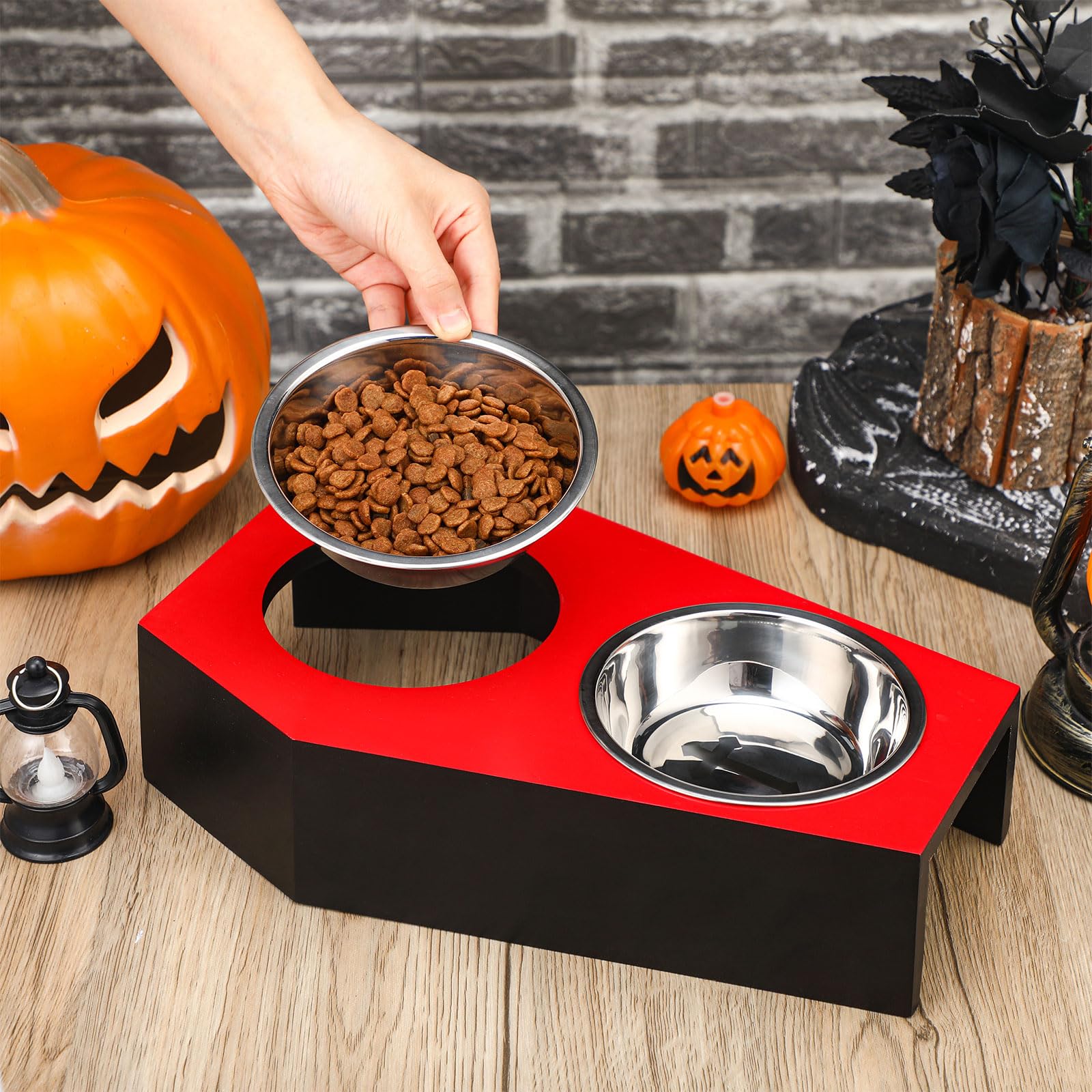 Teenyyou Halloween decor cat feeder setup makes a festive gift idea for animal lovers.