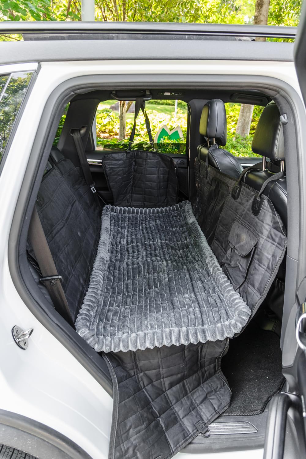 TGODGPY non-slip dog bed mat anti-slip silicone ensures stable rides.
