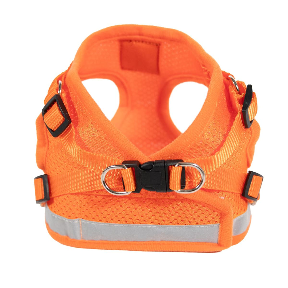 The Fat Cat Travel Cat Leash clip swivels for smooth, controlled movement.