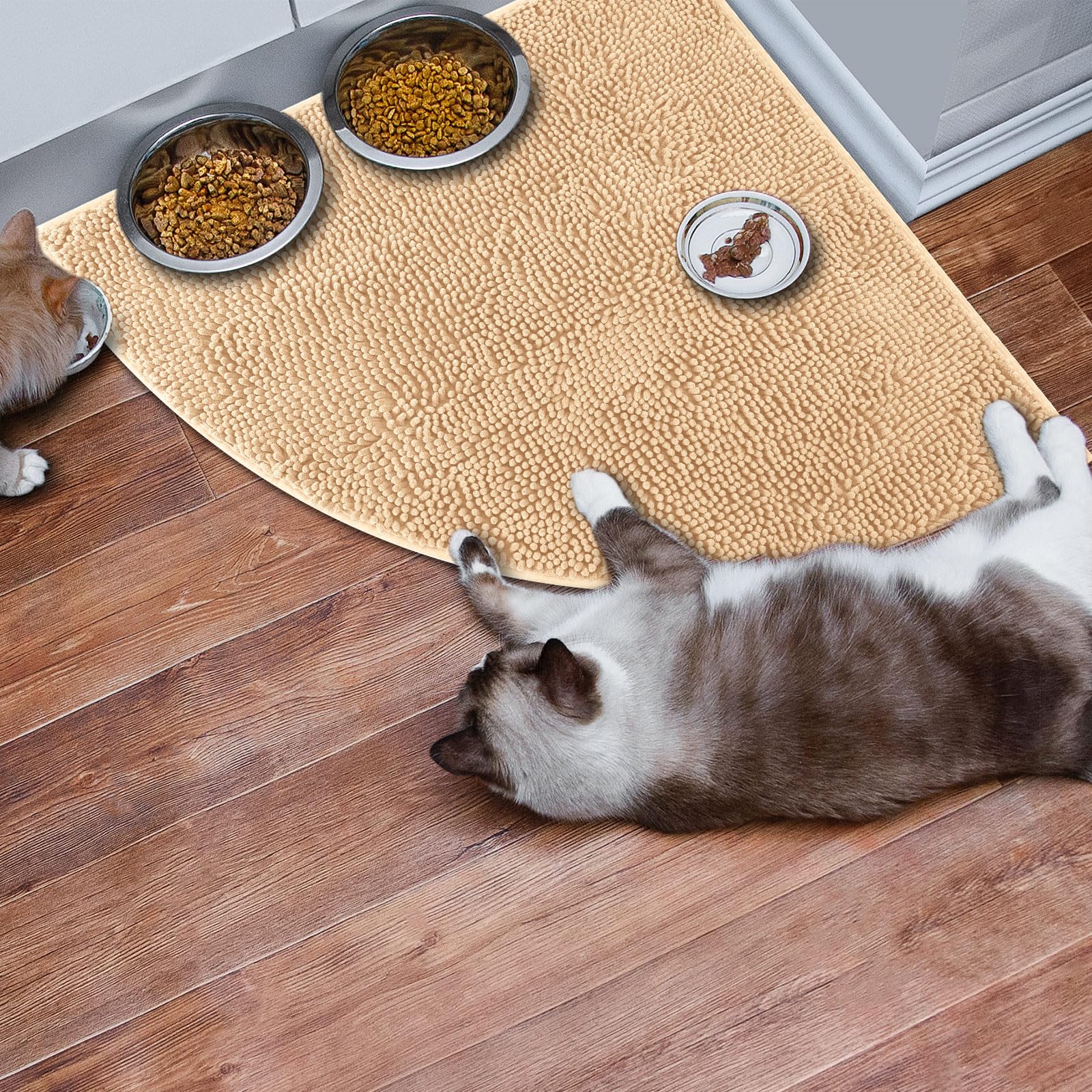 Tinideya 31x31 mat features non-slip backing to prevent sliding