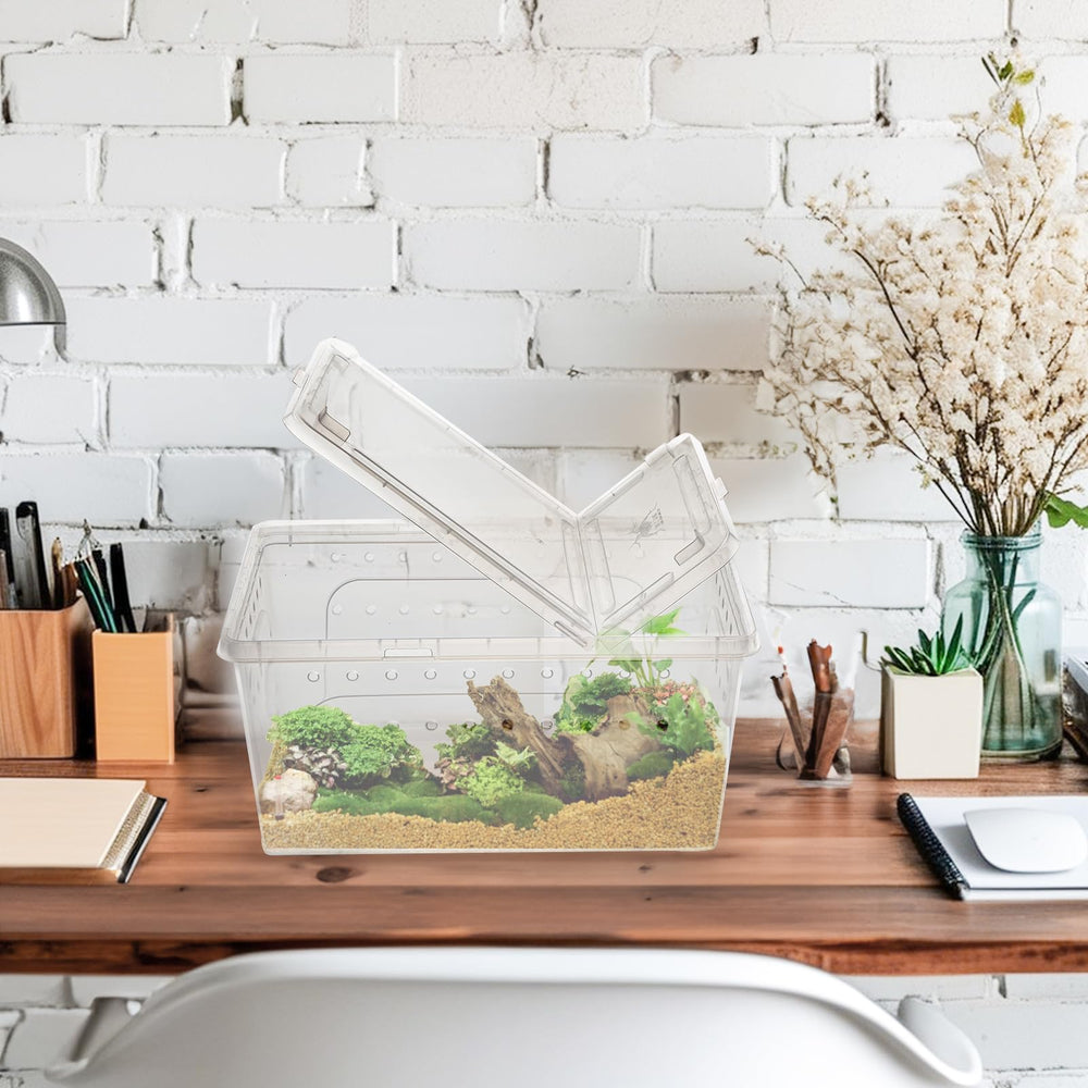 Tlence ventilated lid provides improved airflow for a comfortable habitat.