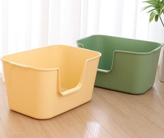 TownTime kitty litter box with high sides traps litter for a tidier room.