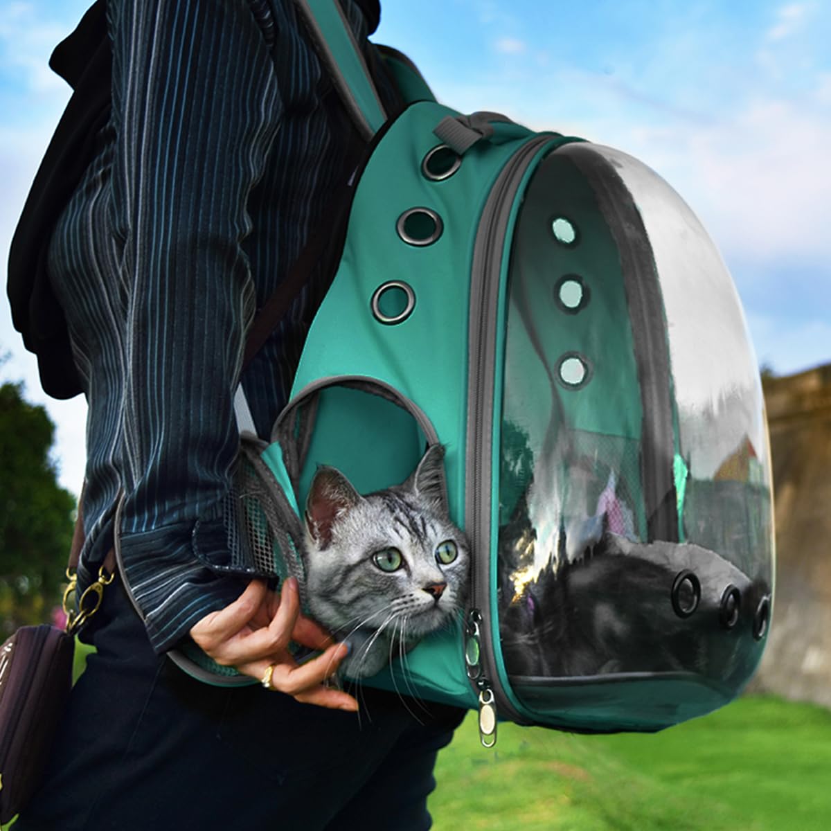 TOYSINTHEBOX Cat Backpack Carrier side pockets keep essentials within reach.