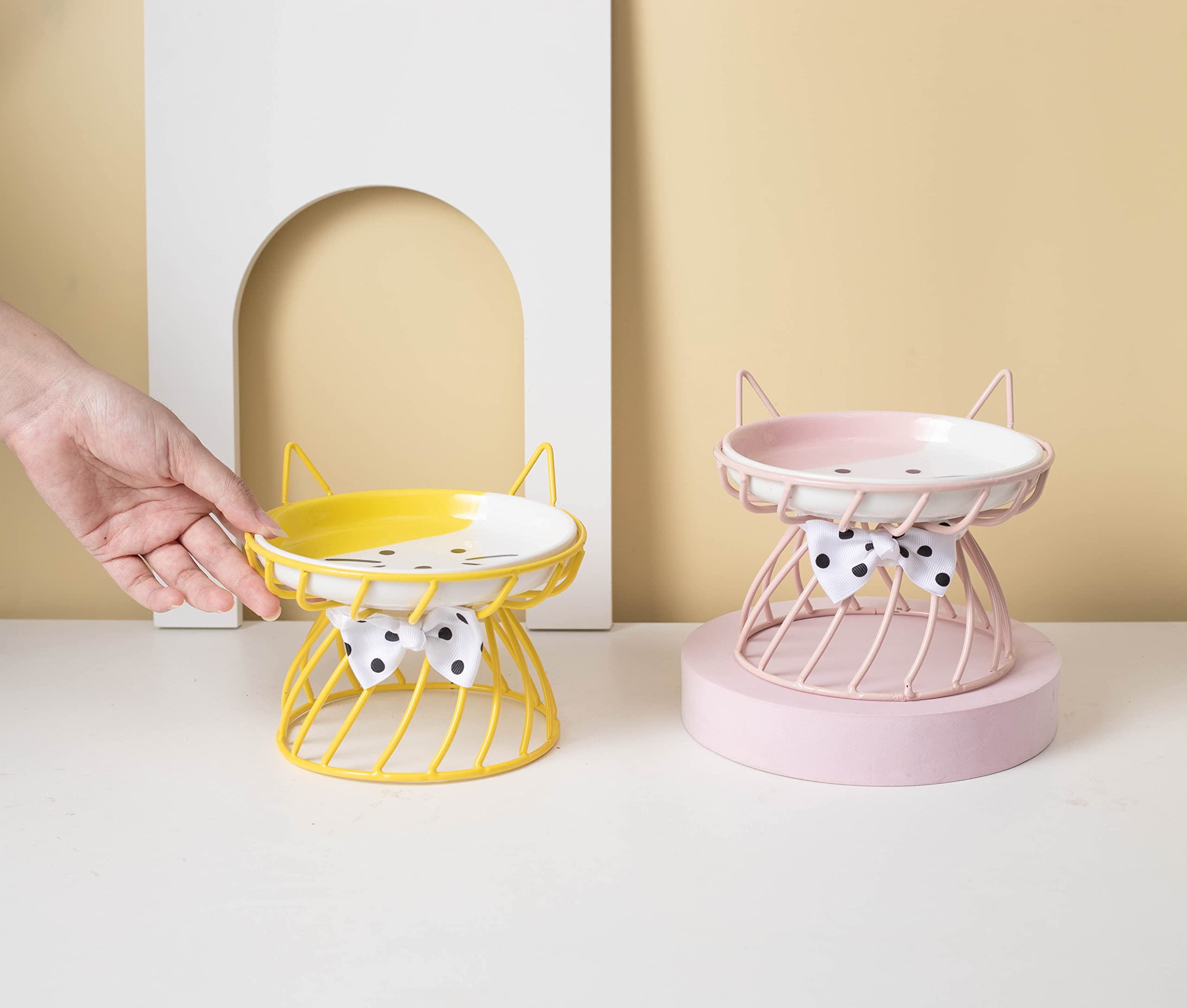 TRUNDISAN microwave-safe cat bowls offer convenient reheating options.