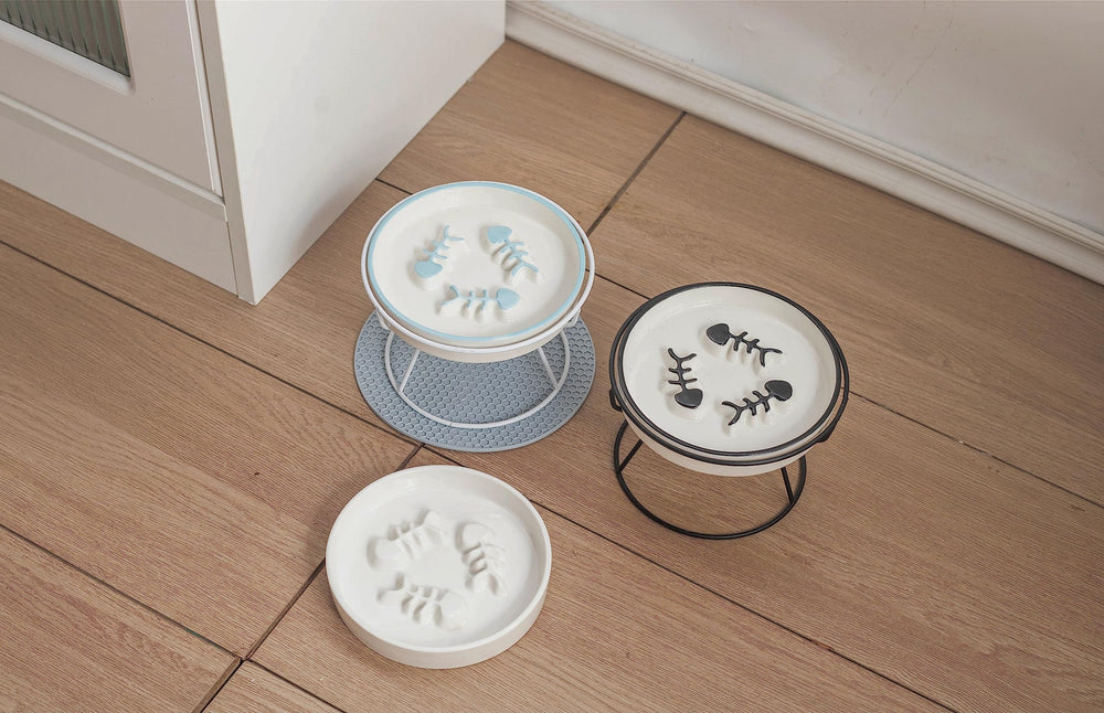 TRUNDISAN multi-cat feeding setup suits homes with several pets.