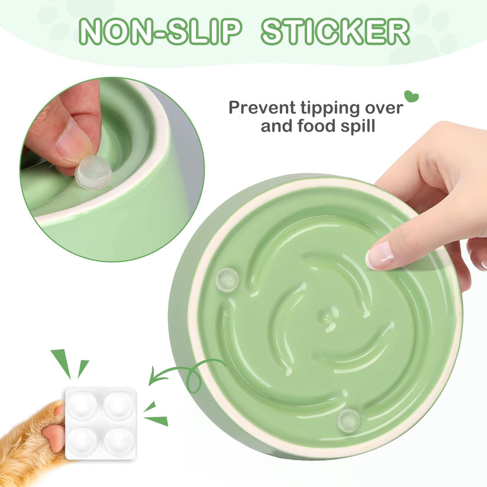 Four non-slip stickers keep the bowl stable on various floors.
