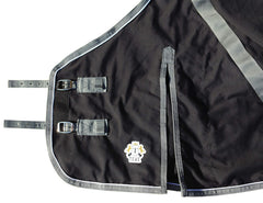 T TEKE Deluxe Horse Canvas Sheet nylon-lined shoulders protect withers against rubbing.