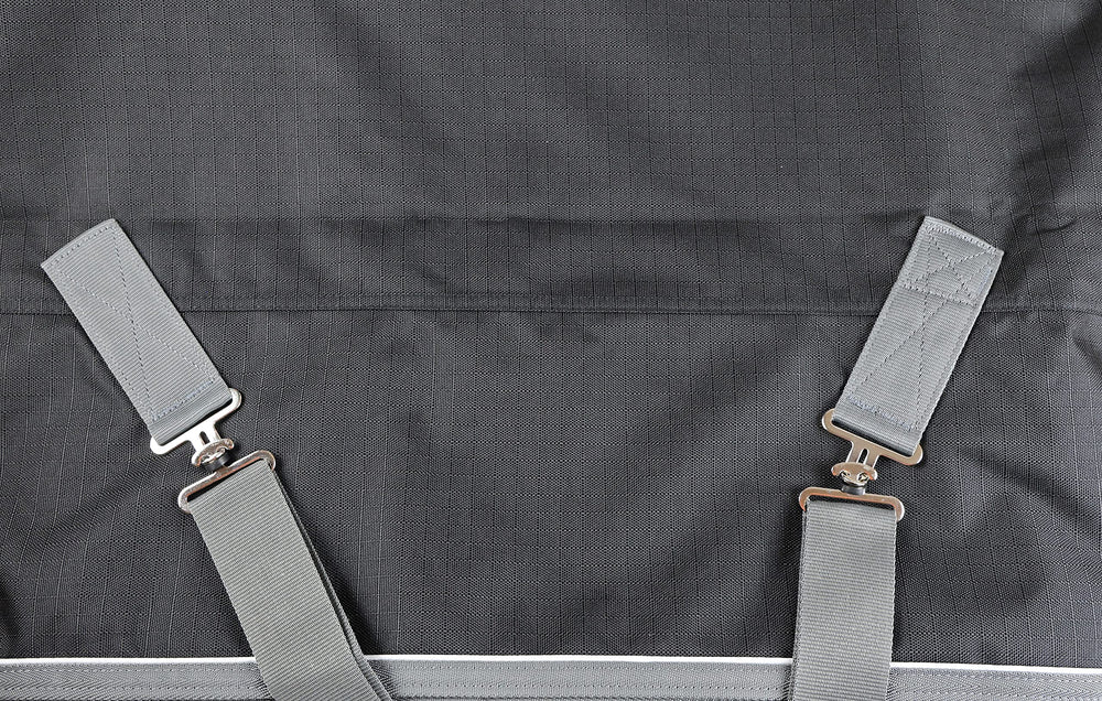 tteke deluxe turnout elastic leg straps keep the blanket in place