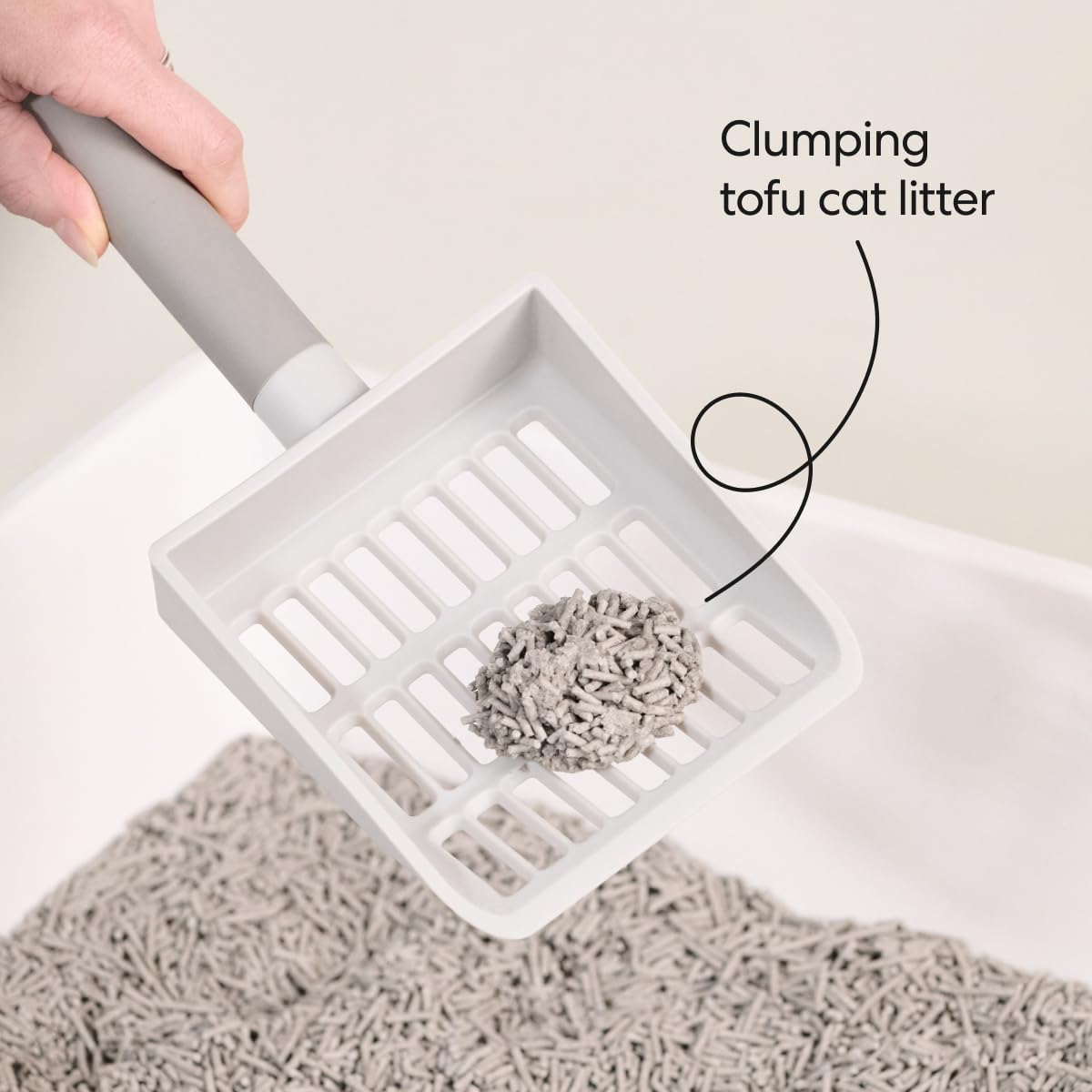 Tuft & Paw flushable clumping litter for quick, safe disposal in toilets.