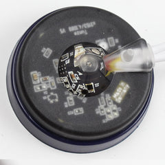 Tunze Osmolator 3 Nano sensor close-up highlights glass-pane compatibility.