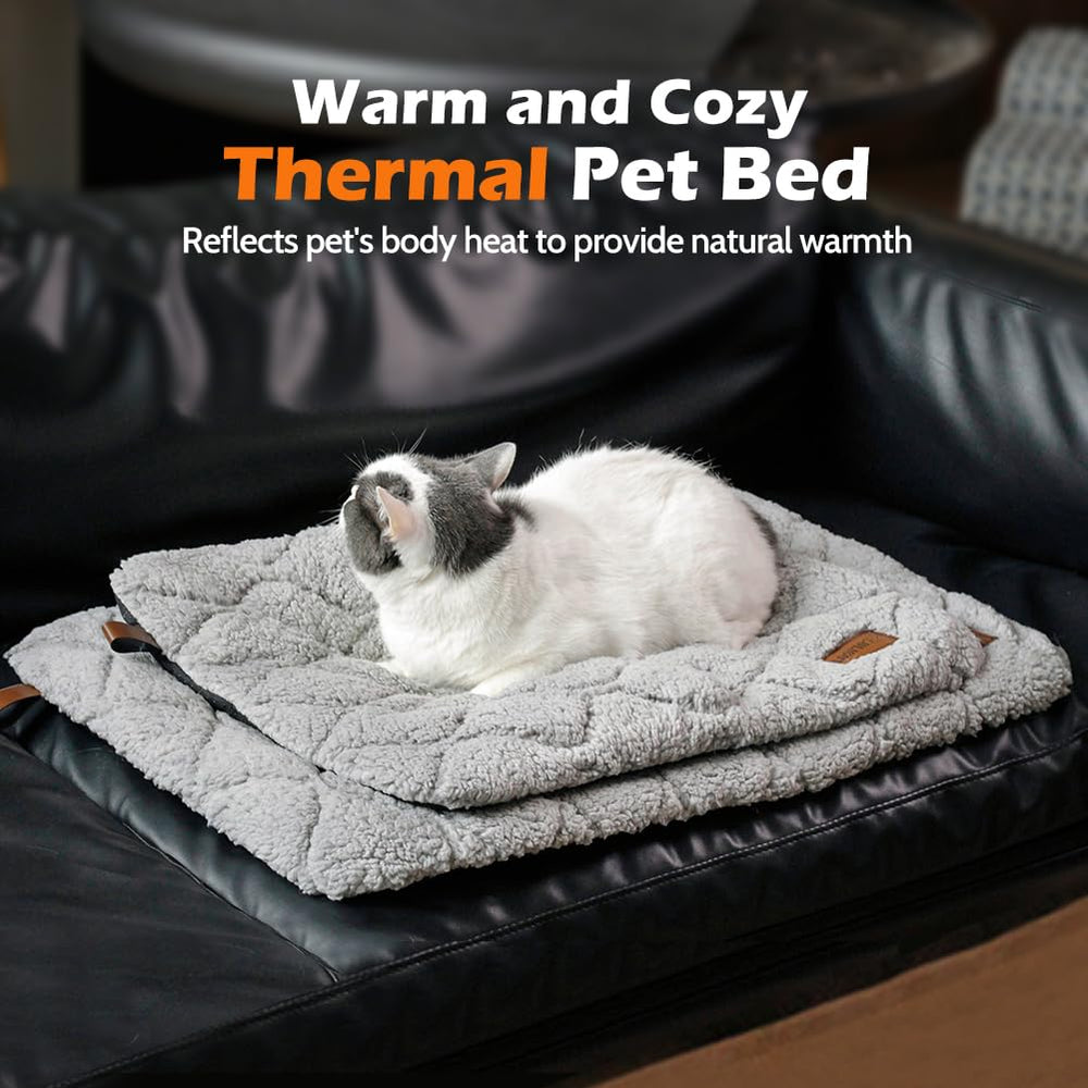 ULIGOTA self-warming mat has a non-slip bottom for secure placement.