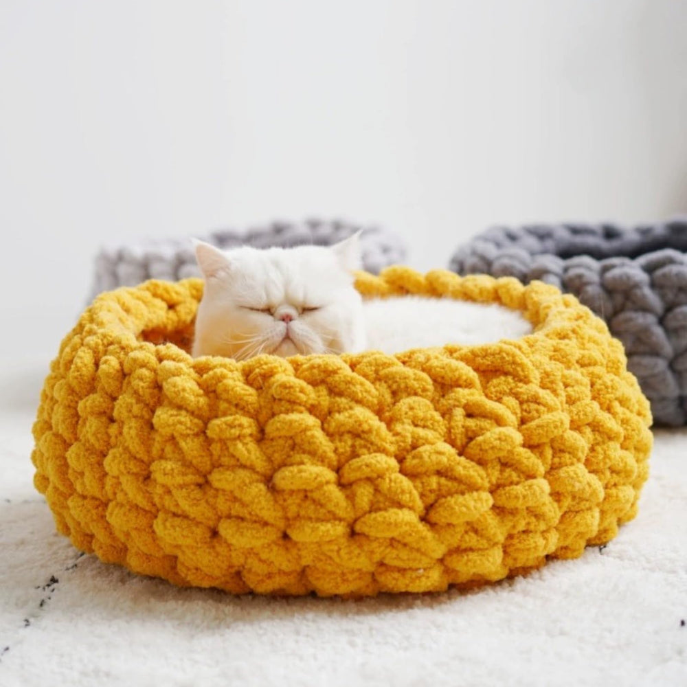 Urnat cat nest bed cat-in-nest large demonstrates cozy hideaway use.