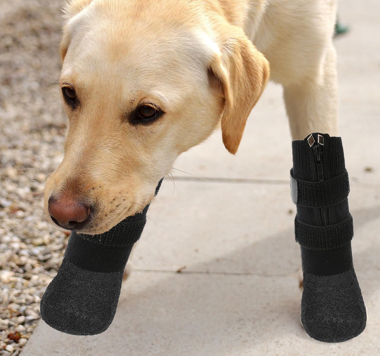 VALFRID adjustable velcro straps keep boots secure during runs.
