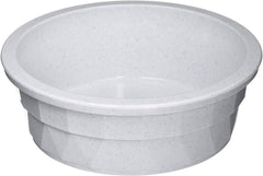 Van Ness 52-ounce capacity close-up emphasizing large-dog suitability and easy cleaning.