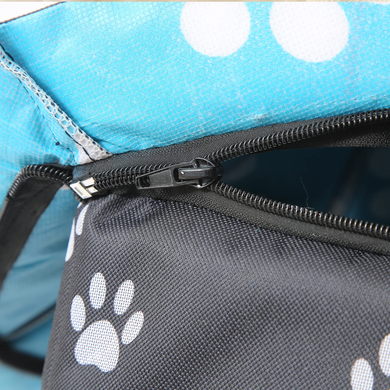 VARMTOR Outdoor Cat House closed design shields cats from weather