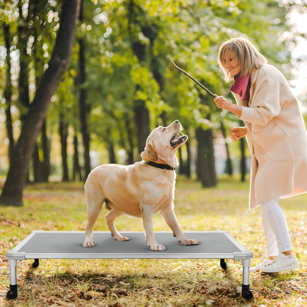 Veehoo chew-proof bed mesh close-up highlights breathable Textilene fabric for cooling comfort.
