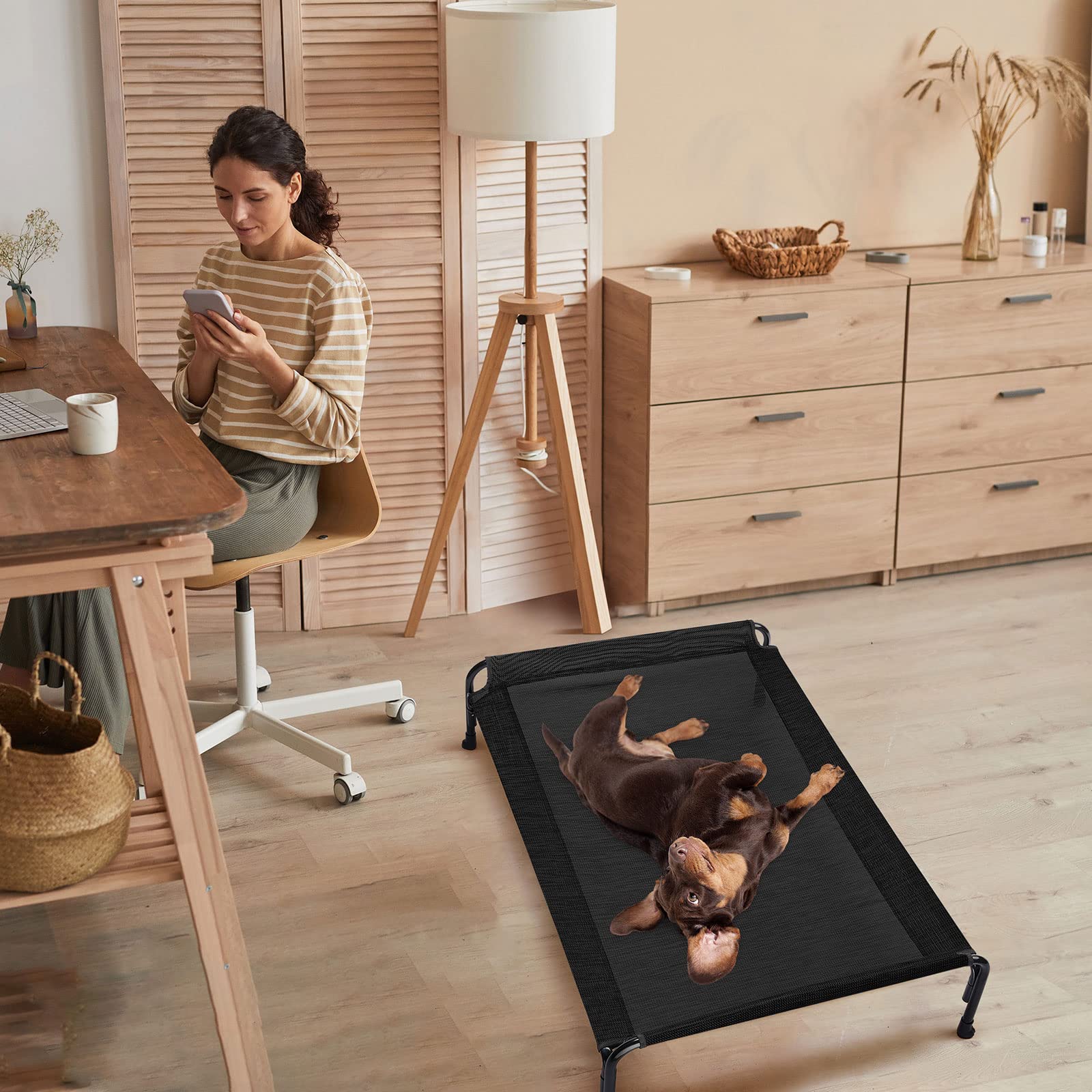 Veehoo portable elevated bed ideal for camping, picnics, and travel.