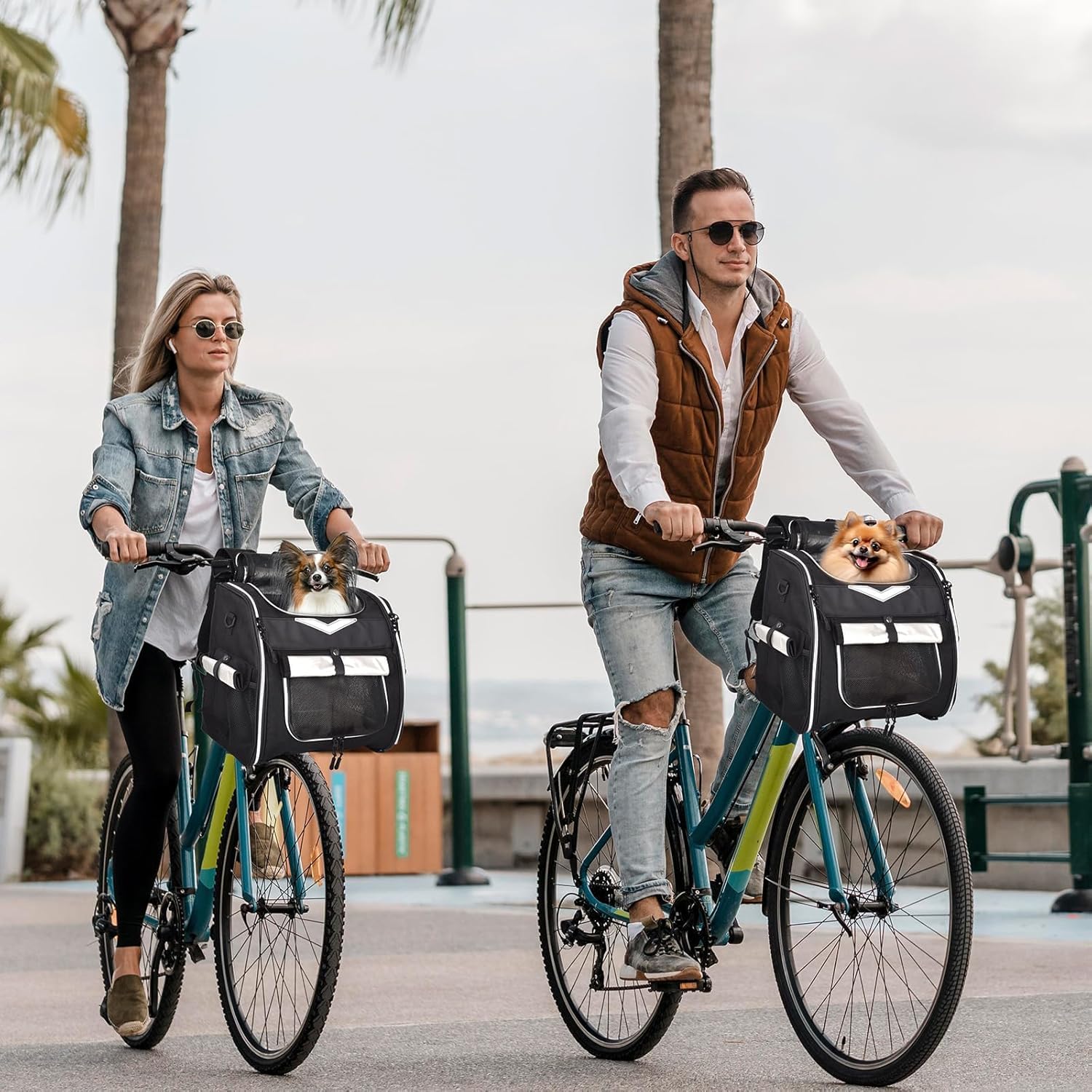 VENFOREST fits small pets up to 18 pounds for everyday outings.