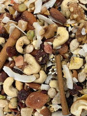 Versele-Laga VL Goldenfeast Madagascar Blend serving bowl—easy feeding and balanced nutrition during bird mealtime.