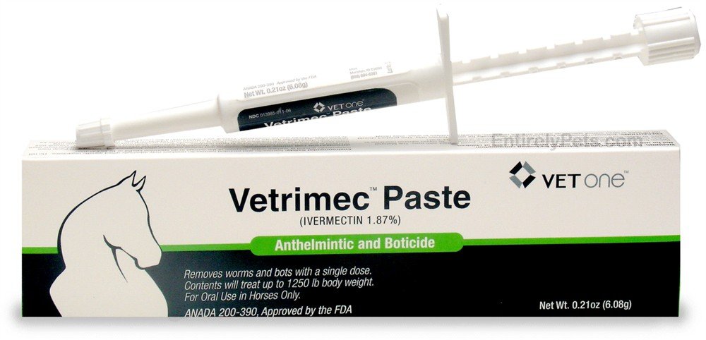 Vet One Vetrimec Paste tube for horses, convenient parasite control in routine care.